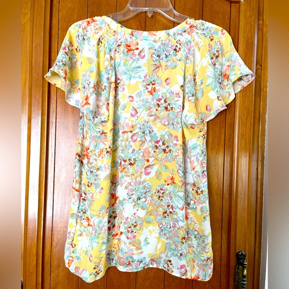 “ROSE + OLIVE” LADIES PRETTY FLORAL FLOWY BLOUSE, SIZE SMALL - Picture 2 of 5